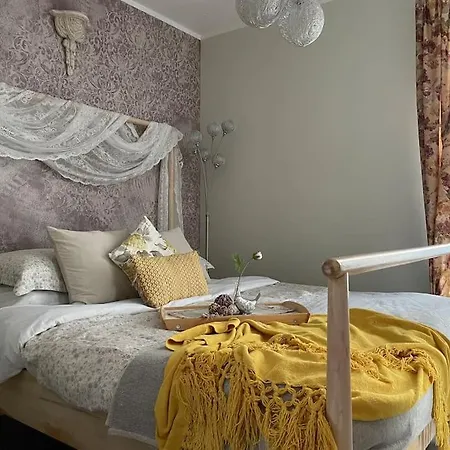 Apartament Elegant & Central 1Br W Free Parking - Sleeps 4 Ryga