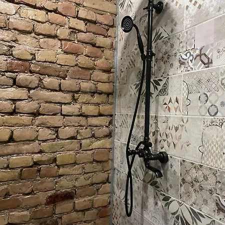 Elegant & Central 1Br W Free Parking - Sleeps 4 Apartament