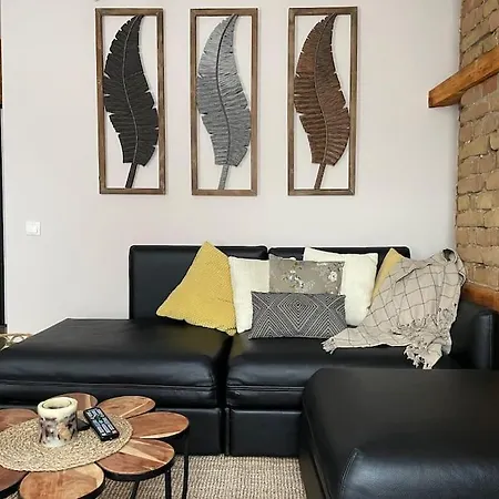 Elegant & Central 1Br W Free Parking - Sleeps 4 Apartament