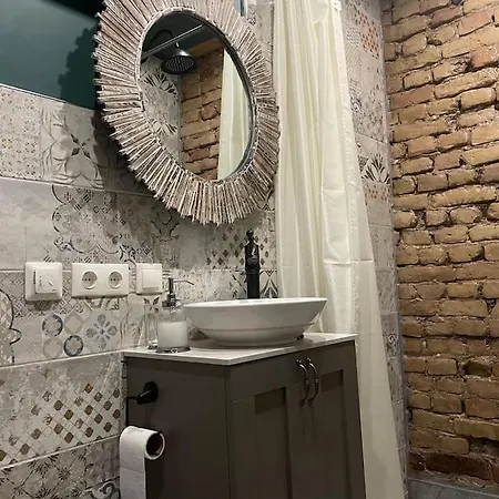 Elegant & Central 1Br W Free Parking - Sleeps 4 Apartament *